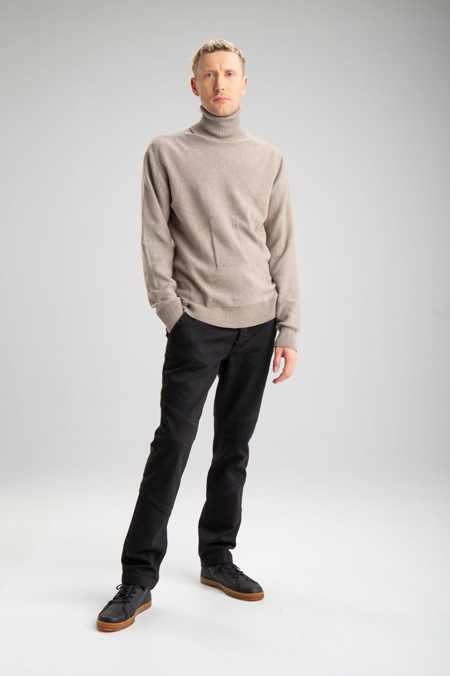 Men's seamless turtleneck sweater | Beige