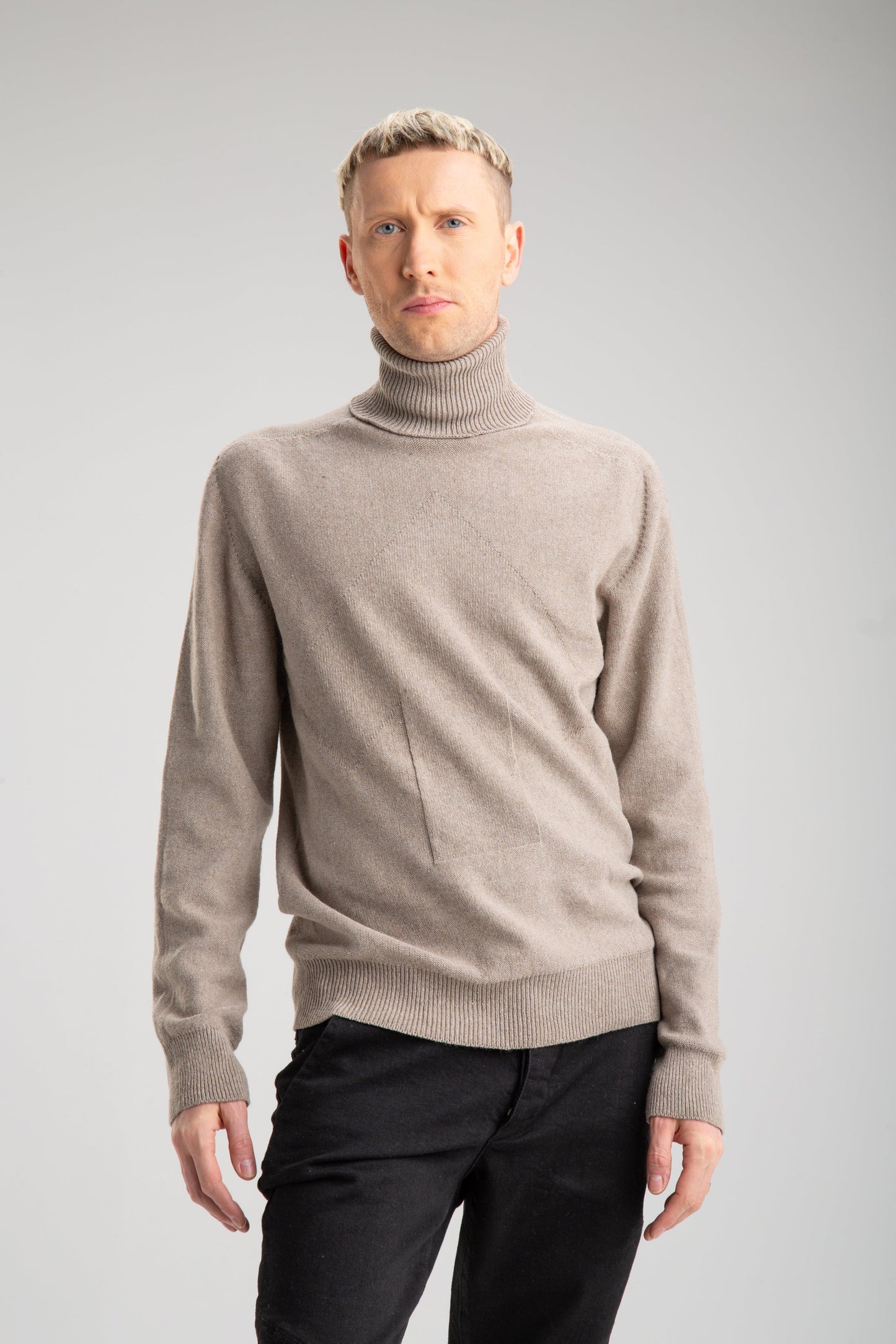 Men's seamless turtleneck sweater | Beige