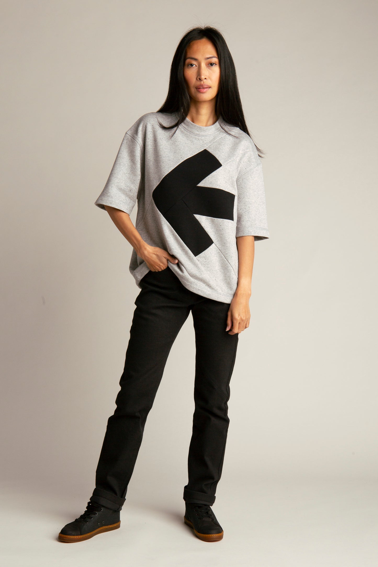 Women's Oversized T-Shirt with Arrow | Grey, black