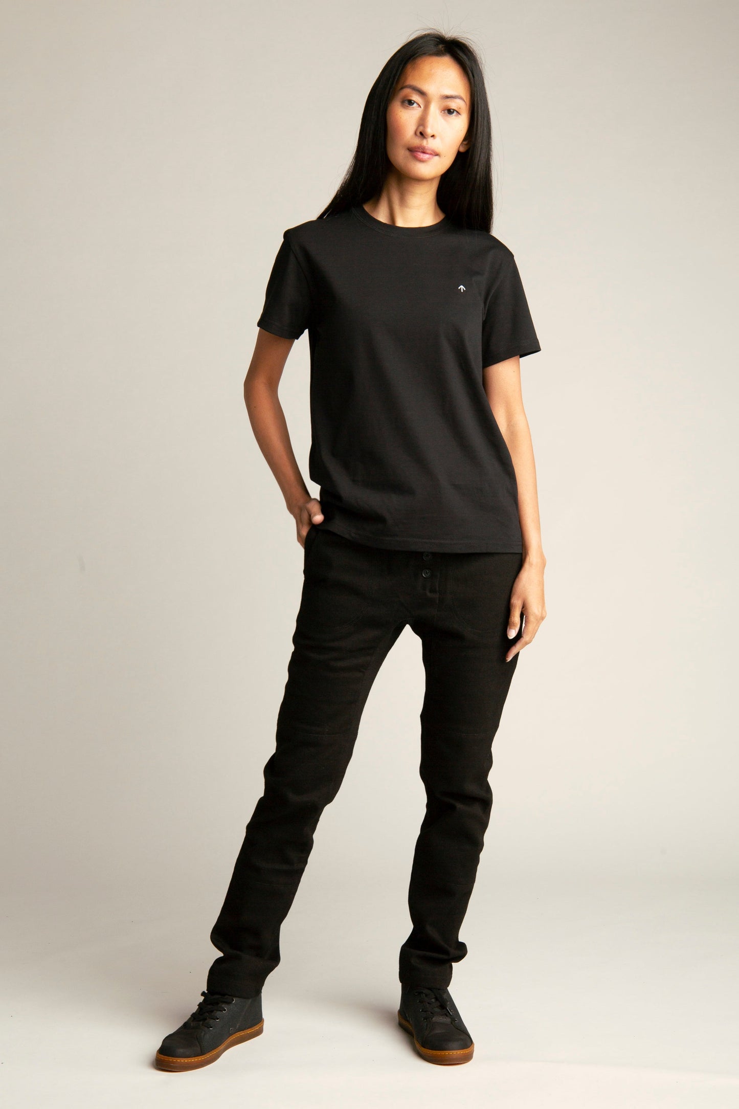 Basic T-shirt with arrow embroidery for women | Black