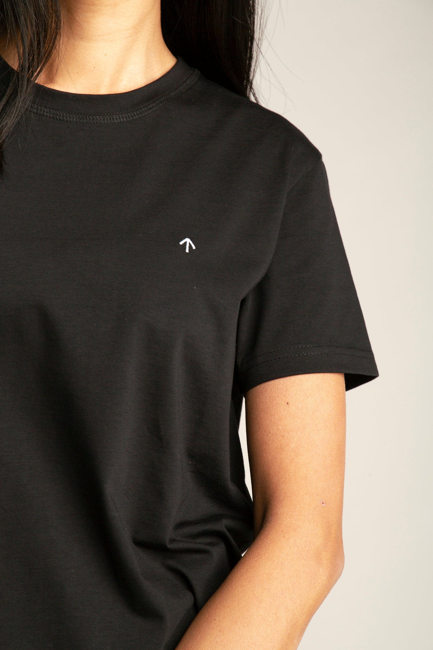 Basic T-shirt with arrow embroidery for women | Black