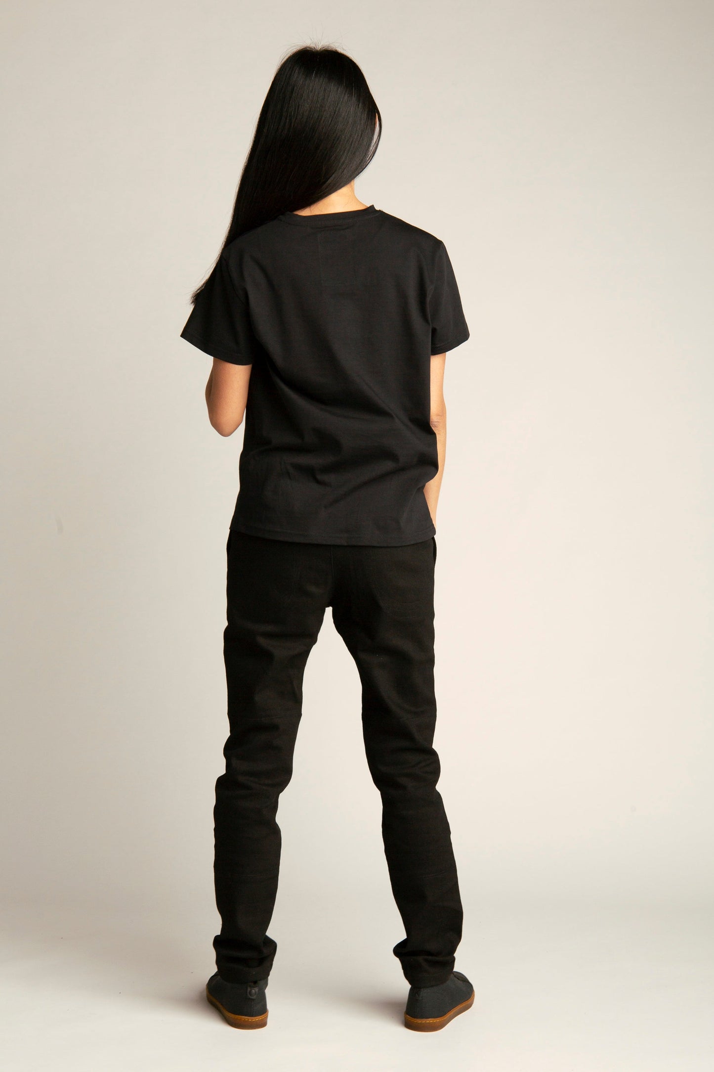 Basic T-shirt with arrow embroidery for women | Black