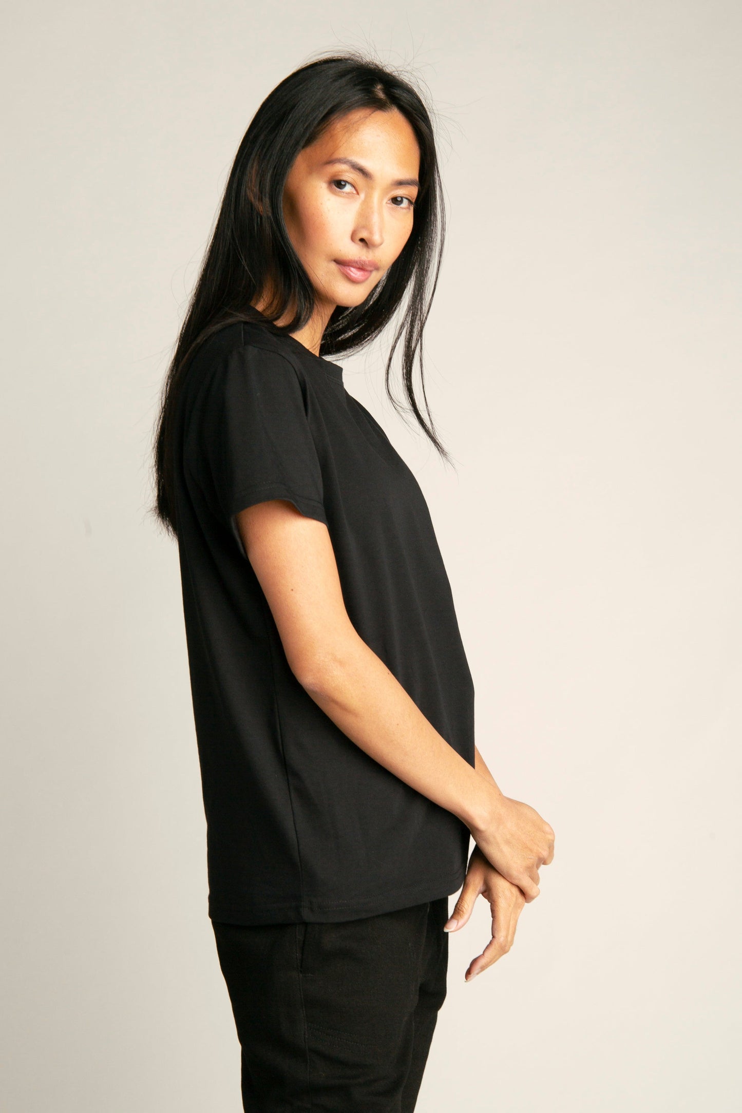 Basic T-shirt with arrow embroidery for women | Black