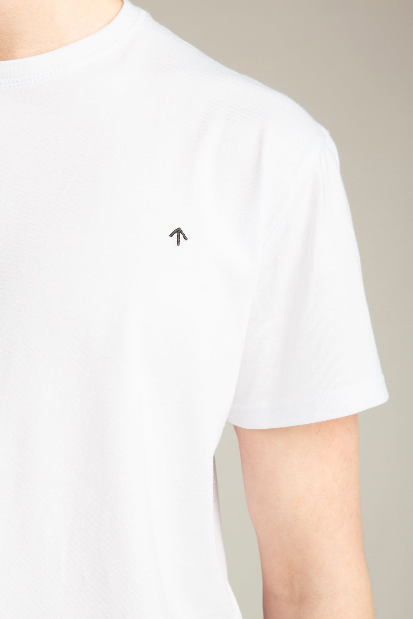 Basic T-shirt with arrow embroidery for men | White