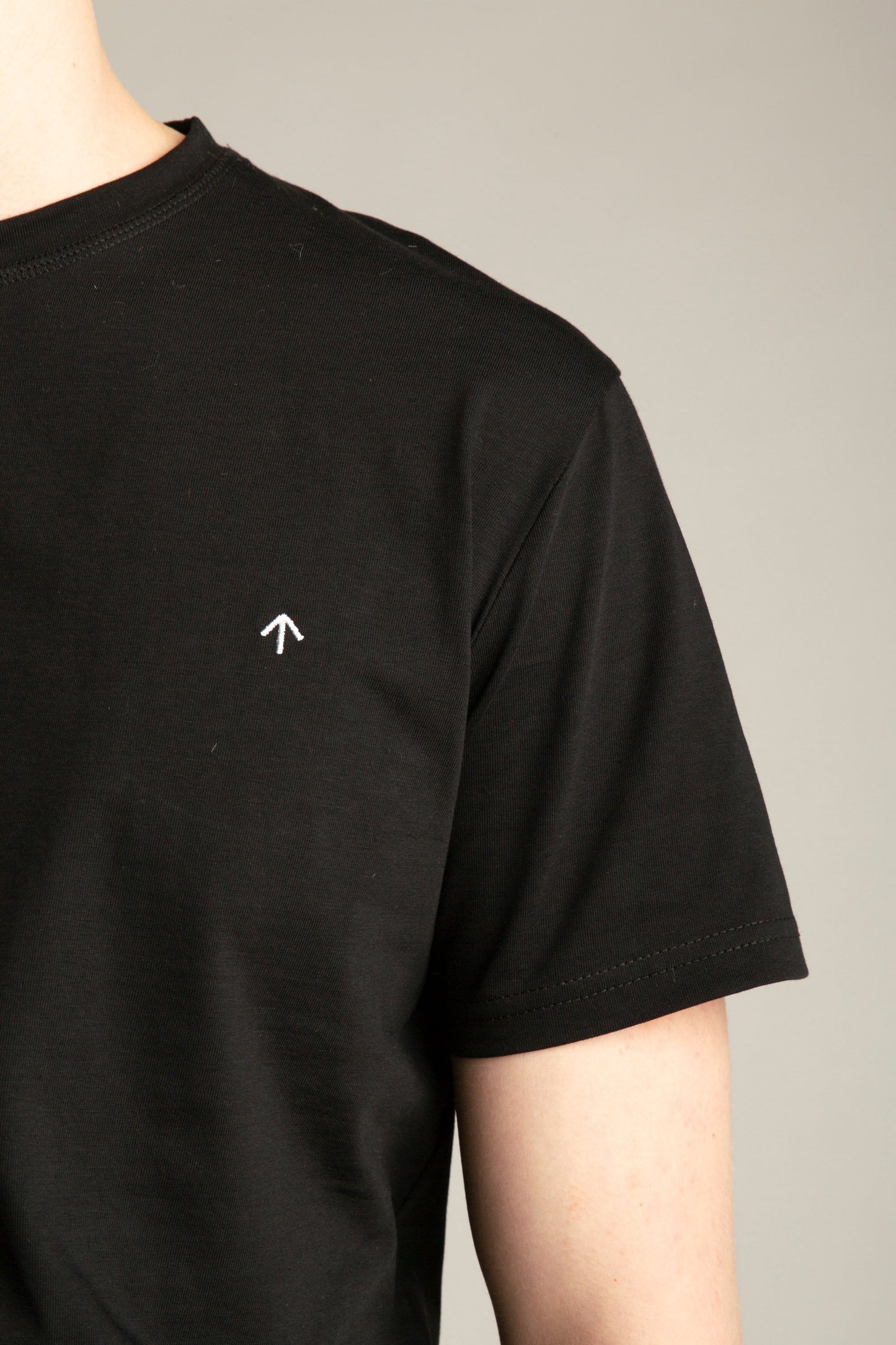 Basic T-shirt with arrow embroidery for men | Black